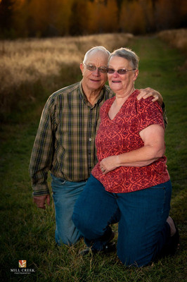 DSC_8400_Mom and Dad Kneeling