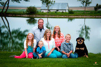 DSC_6181_Family sitting by the pond